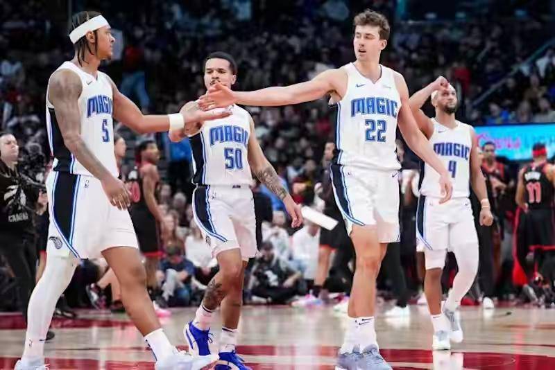 关于斯图加特训练开放日;今夜状态回暖引欢呼;NBA总决赛在即;球队文化再被提及的信息 关于斯图加特训练开放日;今夜状态回暖引欢呼;NBA总决赛在即;球队文化再被提及的信息