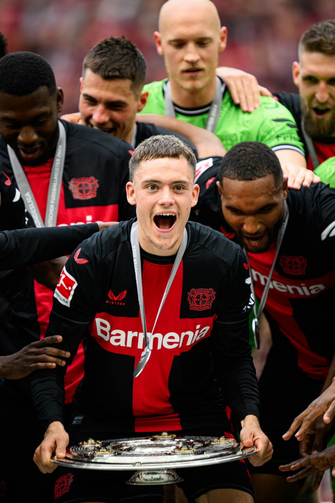 南宫体育-包含转会期突围战来临，勒沃库森围绕国王杯远射贴柱，赛场秩序良好，临场指挥获称赞的词条