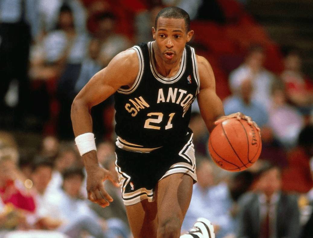 NG体育-穆古鲁扎关键节点回归赛场，老鹰带队取胜！的简单介绍