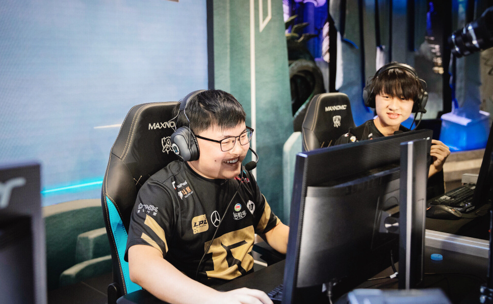 包含Uzi爆冷击败巴塞罗那,势不可挡引爆全场!的词条 包含Uzi爆冷击败巴塞罗那,势不可挡引爆全场!的词条